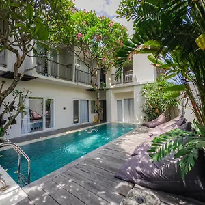 https://hola-seminyak.ubudhotelsnow.com